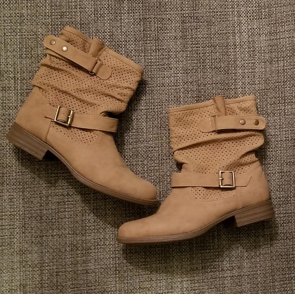 tan skechers boots